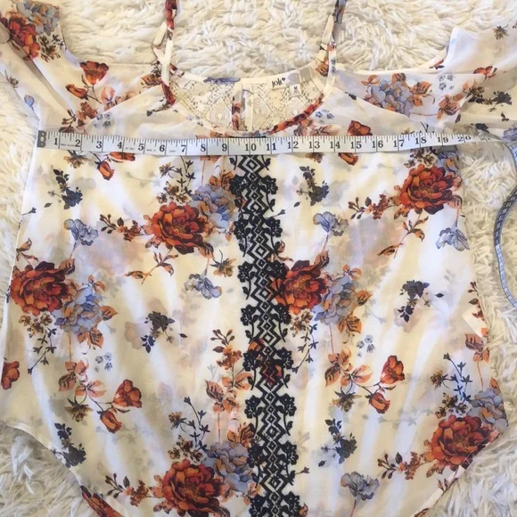 NWT Jolt beautiful top, cold shoulder - Picture 8 of 14